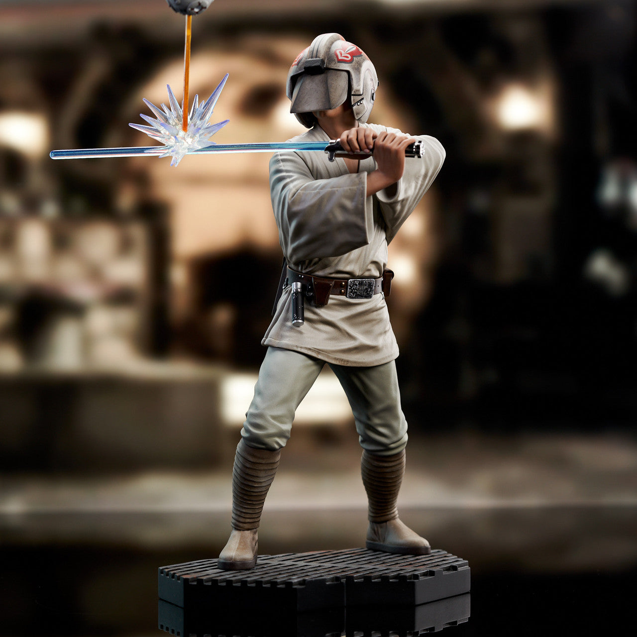 LUKE SKYWALKER TRAINING STATUE SW MILESTONES A NEW HOPE