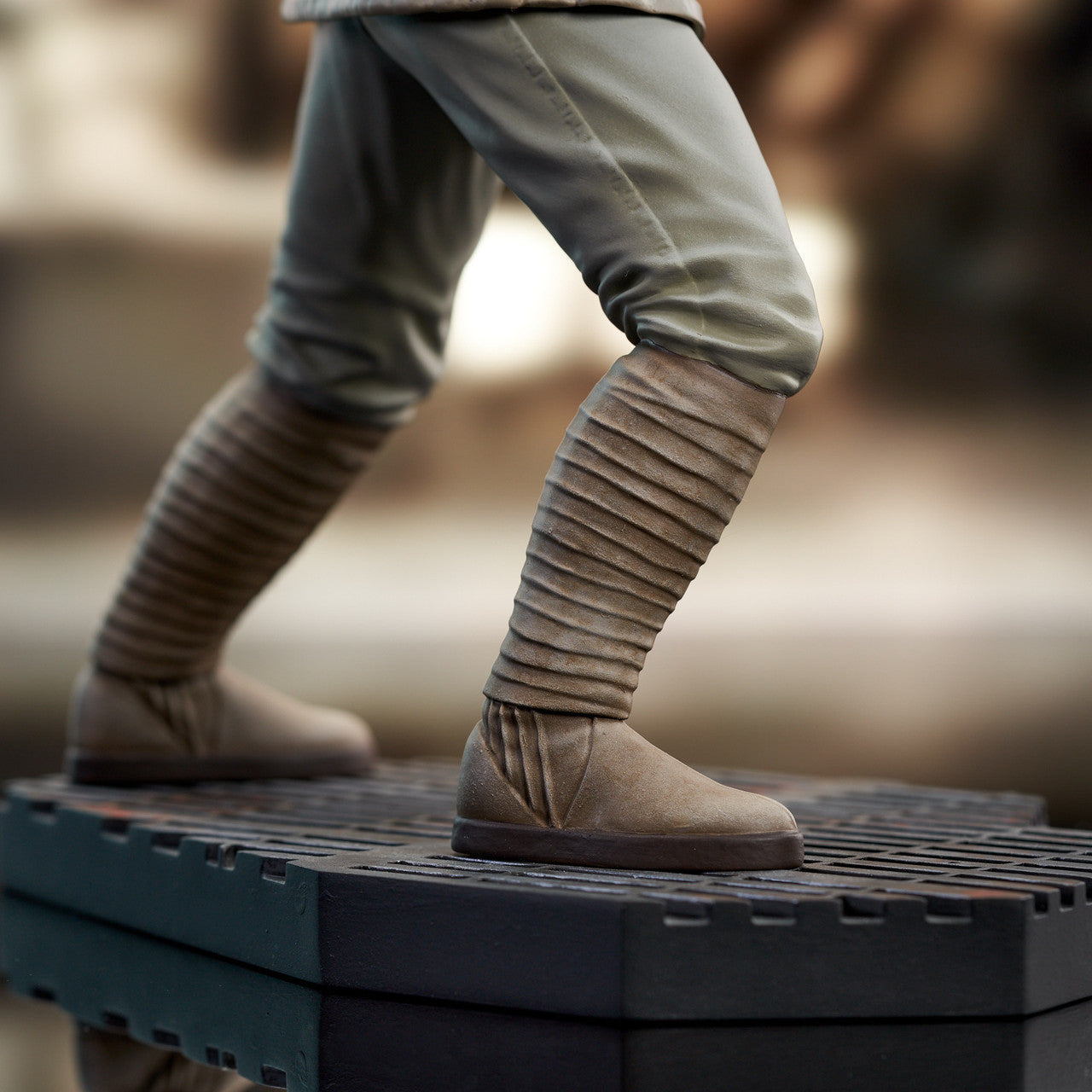 LUKE SKYWALKER TRAINING STATUE SW MILESTONES A NEW HOPE