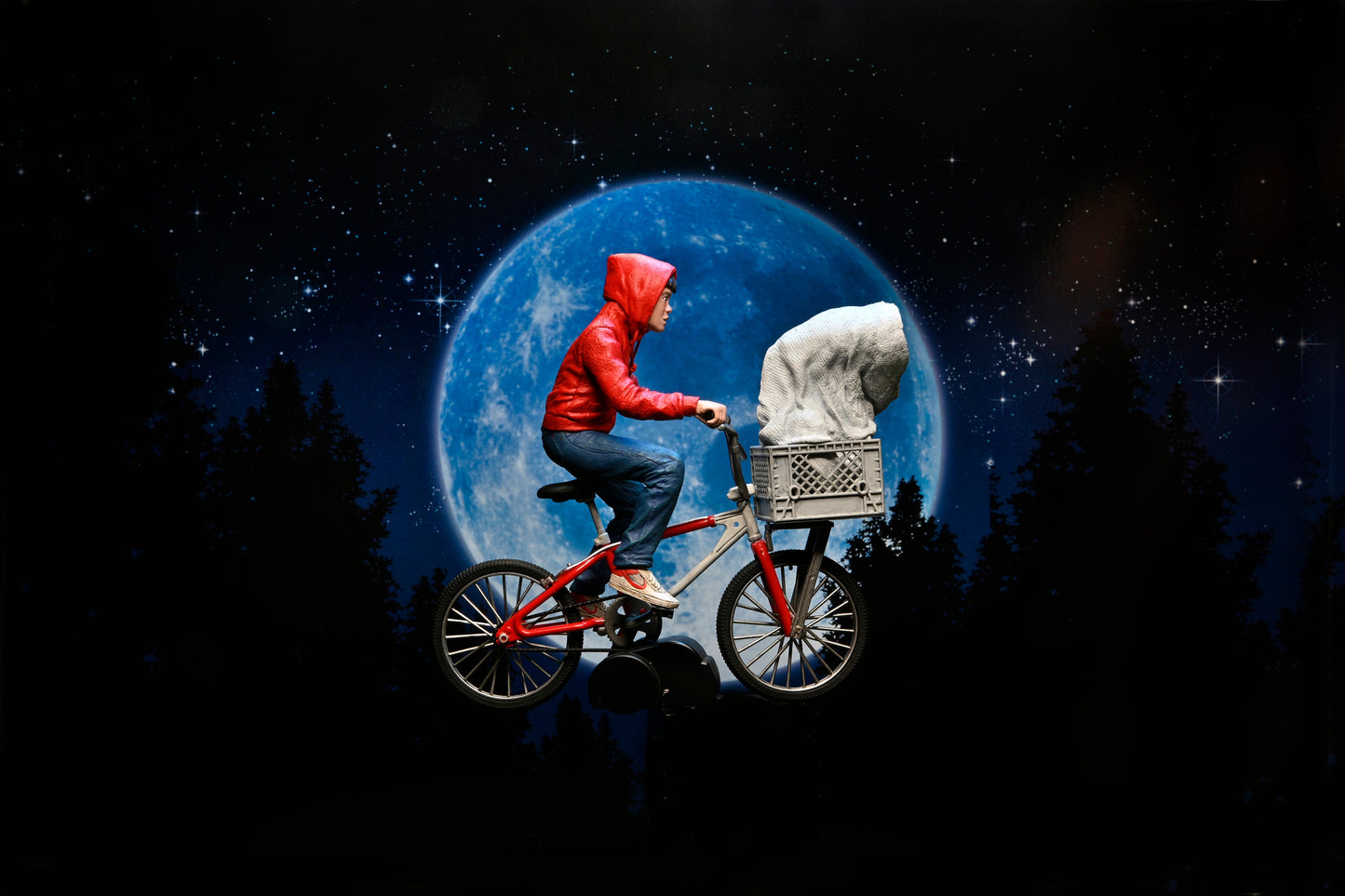 E.T. - 7 IN SCALE ACTION FIGURE - ELLIOTT & E.T. ON BICYCLE- Kidrobot